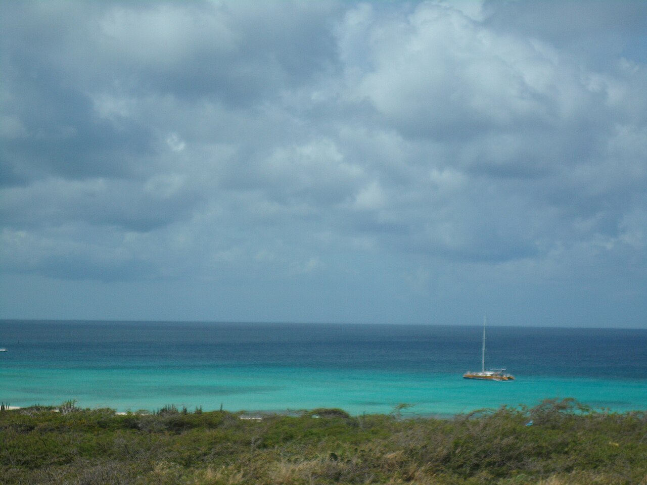 Eagle Beach at golden hour on an Aruba honeymoon