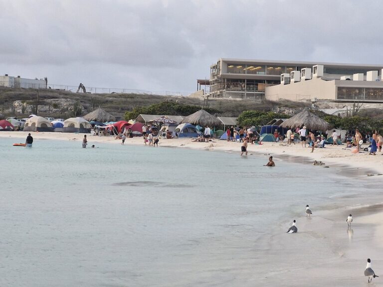 Shallow, calm water perfect for Aruba with toddlers